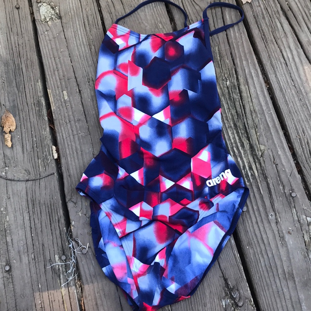 Arena swimsuit size 32 never worn